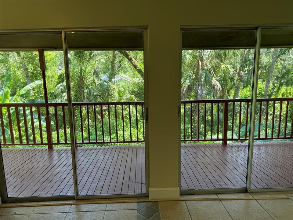 Под контрактом: $2,200 (2 спален, 2 ванн, 864 Квадратных фут)