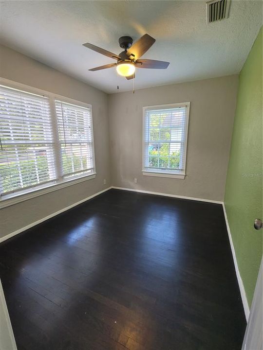 合同活跃: $2,350 (3 贝兹, 2 浴室, 1260 平方英尺)