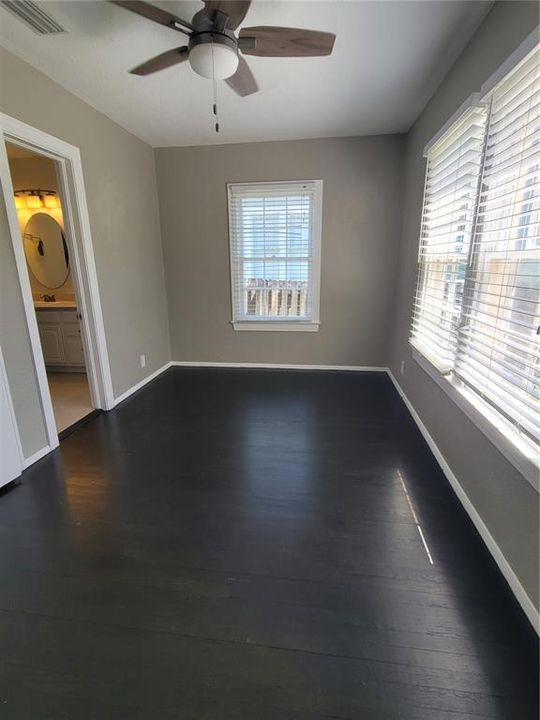 合同活跃: $2,350 (3 贝兹, 2 浴室, 1260 平方英尺)