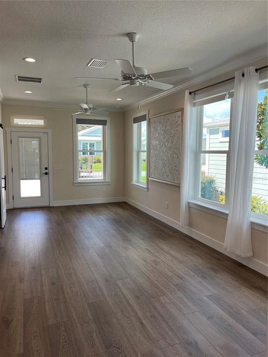 For Sale: $239,500 (2 beds, 2 baths, 1085 Square Feet)