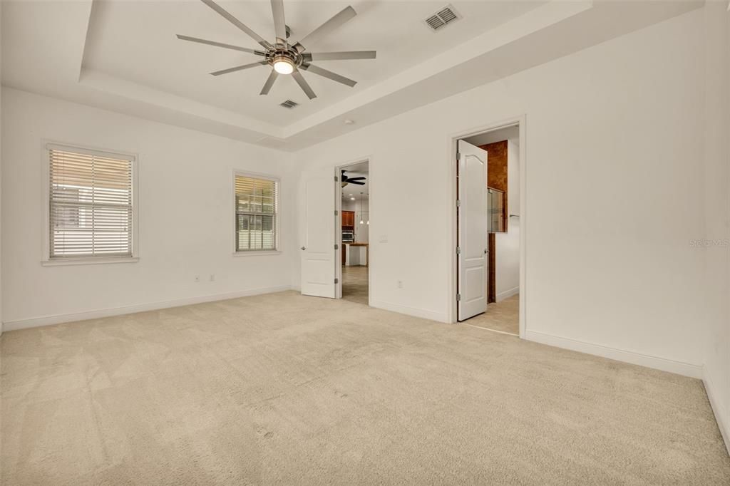 合同活跃: $3,250 (4 贝兹, 4 浴室, 3007 平方英尺)