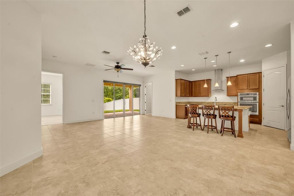 合同活跃: $3,250 (4 贝兹, 4 浴室, 3007 平方英尺)