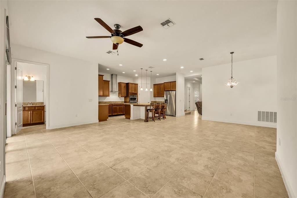 合同活跃: $3,250 (4 贝兹, 4 浴室, 3007 平方英尺)