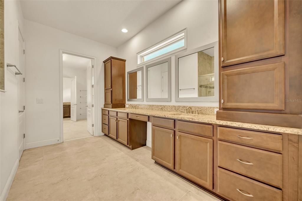 合同活跃: $3,250 (4 贝兹, 4 浴室, 3007 平方英尺)