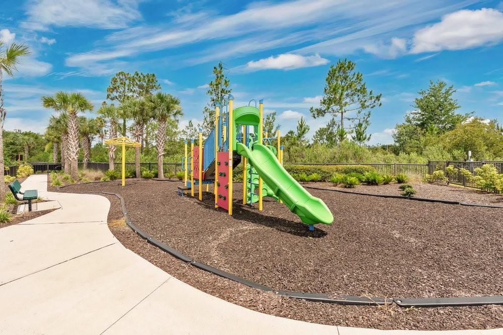 合同活跃: $3,250 (4 贝兹, 4 浴室, 3007 平方英尺)