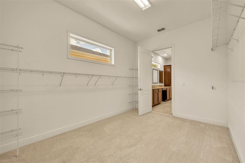 合同活跃: $3,250 (4 贝兹, 4 浴室, 3007 平方英尺)