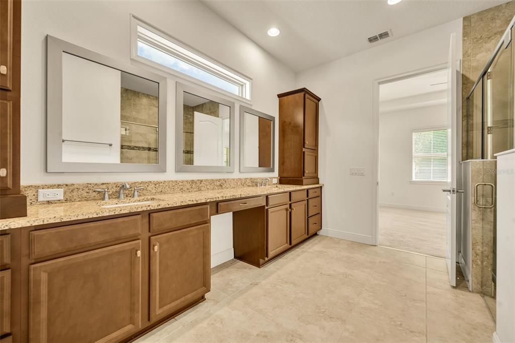 合同活跃: $3,250 (4 贝兹, 4 浴室, 3007 平方英尺)