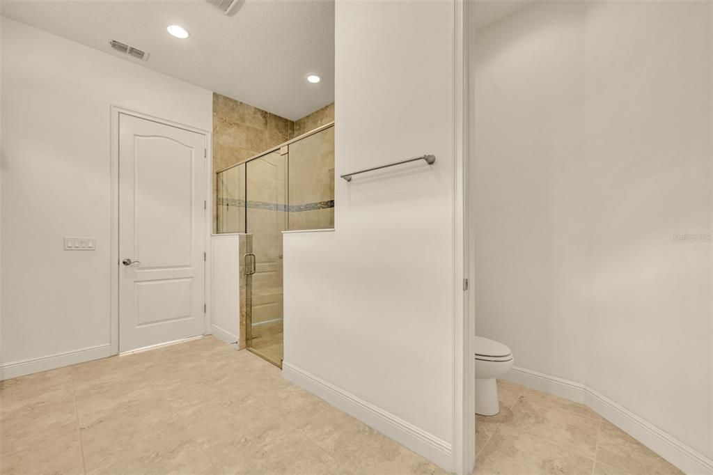 合同活跃: $3,250 (4 贝兹, 4 浴室, 3007 平方英尺)