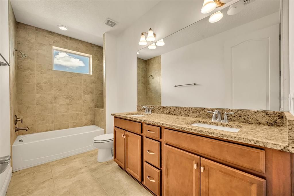 合同活跃: $3,250 (4 贝兹, 4 浴室, 3007 平方英尺)