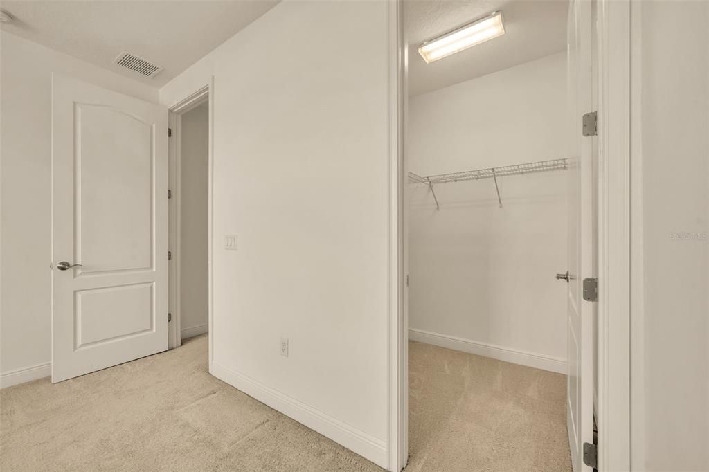 合同活跃: $3,250 (4 贝兹, 4 浴室, 3007 平方英尺)