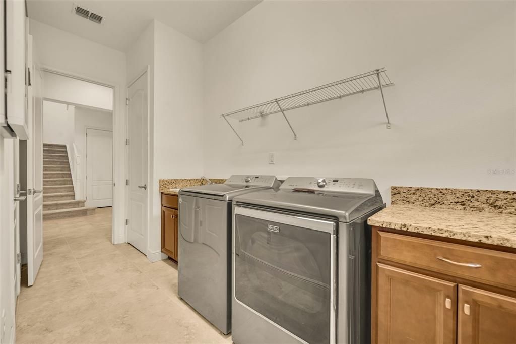 合同活跃: $3,250 (4 贝兹, 4 浴室, 3007 平方英尺)