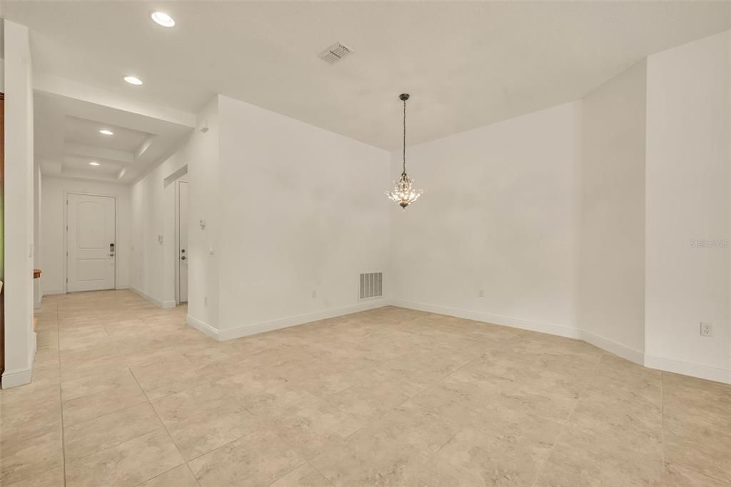 合同活跃: $3,250 (4 贝兹, 4 浴室, 3007 平方英尺)