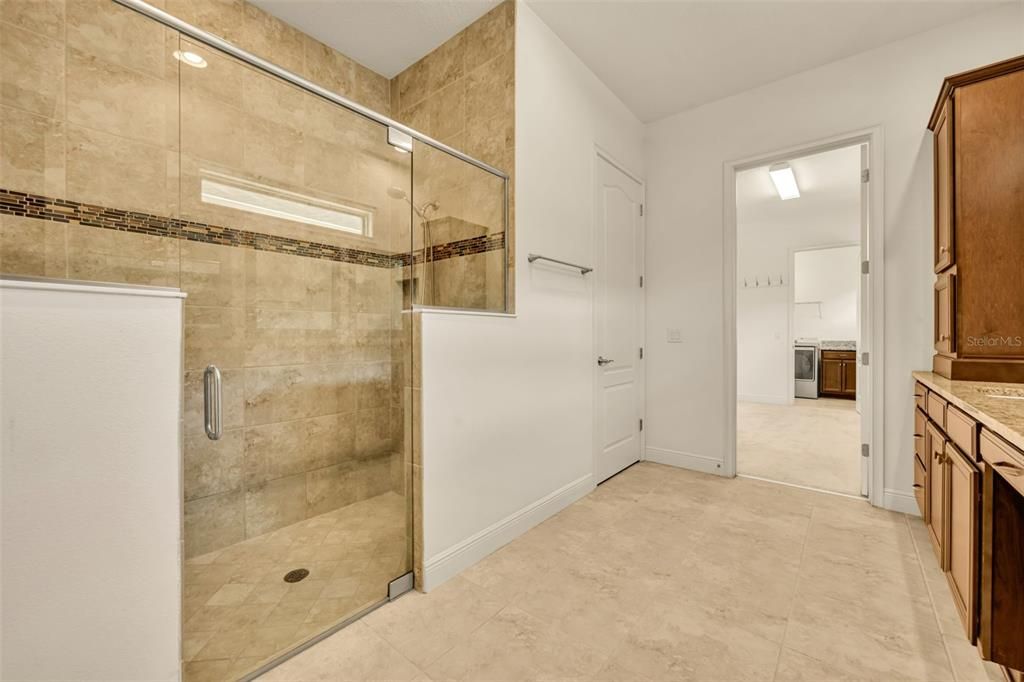 合同活跃: $3,250 (4 贝兹, 4 浴室, 3007 平方英尺)