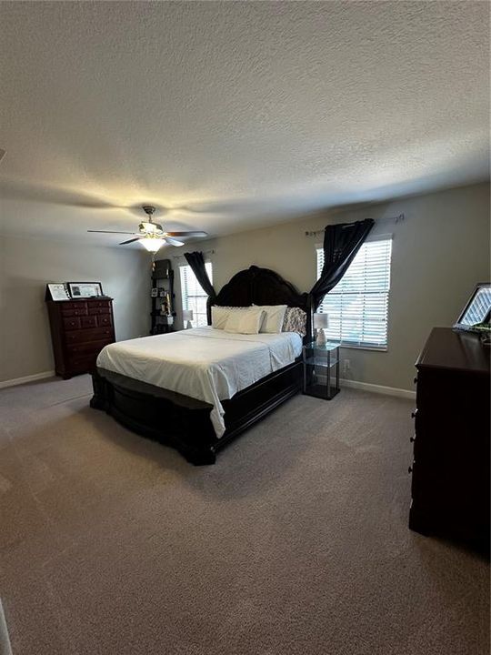 В аренду: $2,949 (3 спален, 2 ванн, 2303 Квадратных фут)