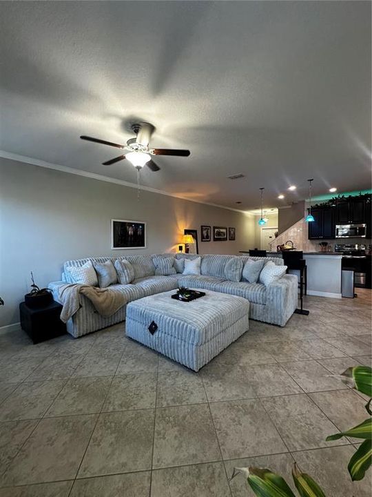 В аренду: $2,949 (3 спален, 2 ванн, 2303 Квадратных фут)