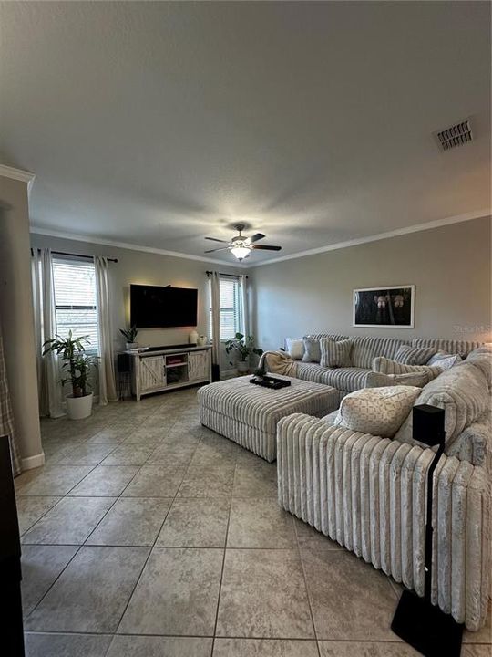 В аренду: $2,949 (3 спален, 2 ванн, 2303 Квадратных фут)