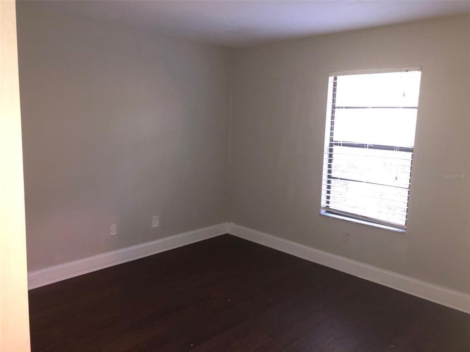 出租: $1,000 (2 贝兹, 1 浴室, 768 平方英尺)