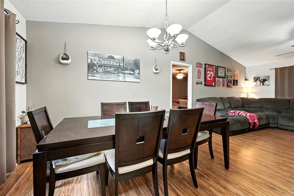 待售: $257,500 (2 贝兹, 2 浴室, 1222 平方英尺)