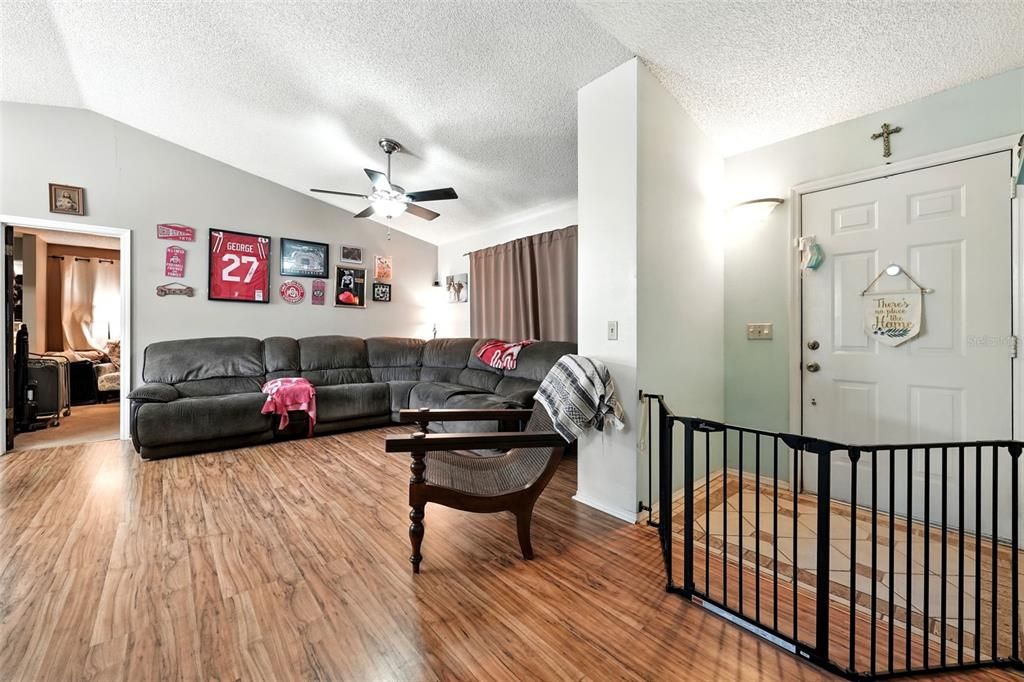 待售: $257,500 (2 贝兹, 2 浴室, 1222 平方英尺)