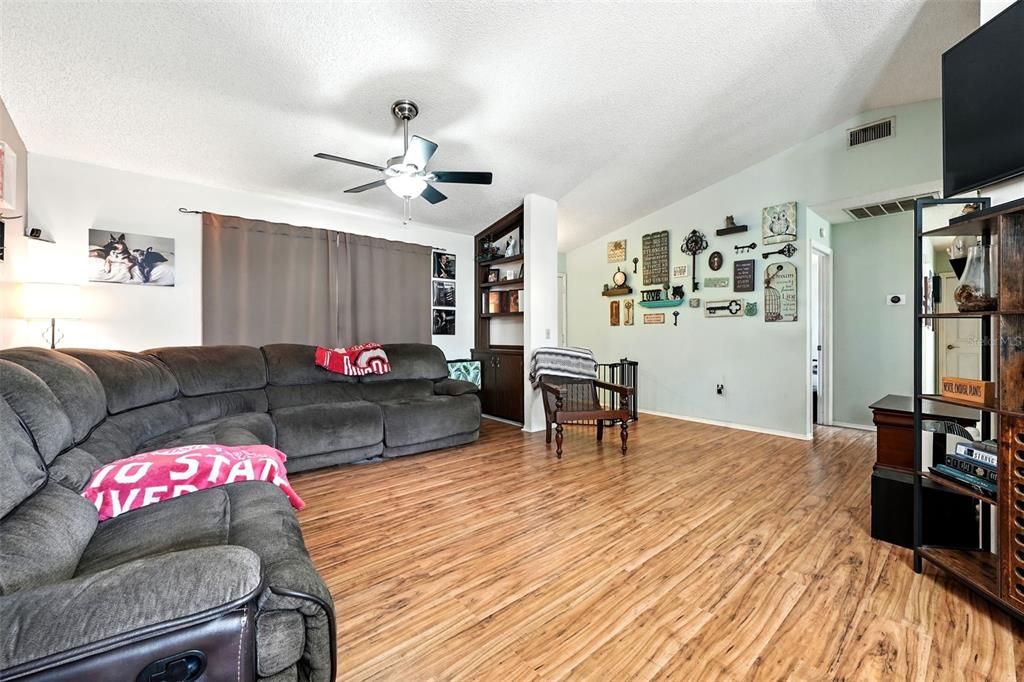 待售: $257,500 (2 贝兹, 2 浴室, 1222 平方英尺)