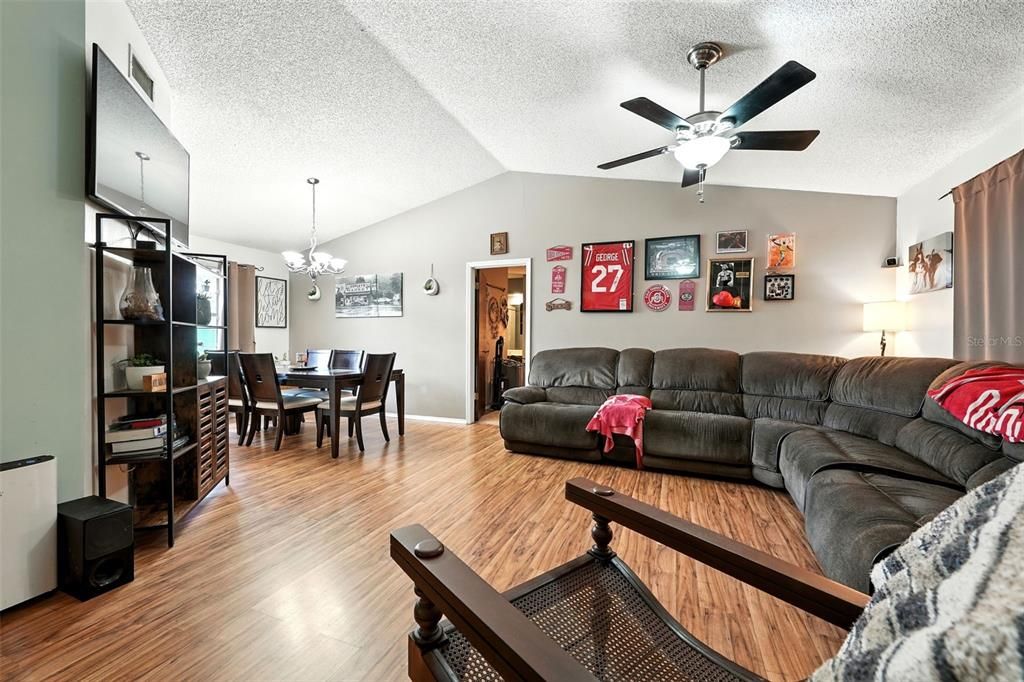 待售: $257,500 (2 贝兹, 2 浴室, 1222 平方英尺)