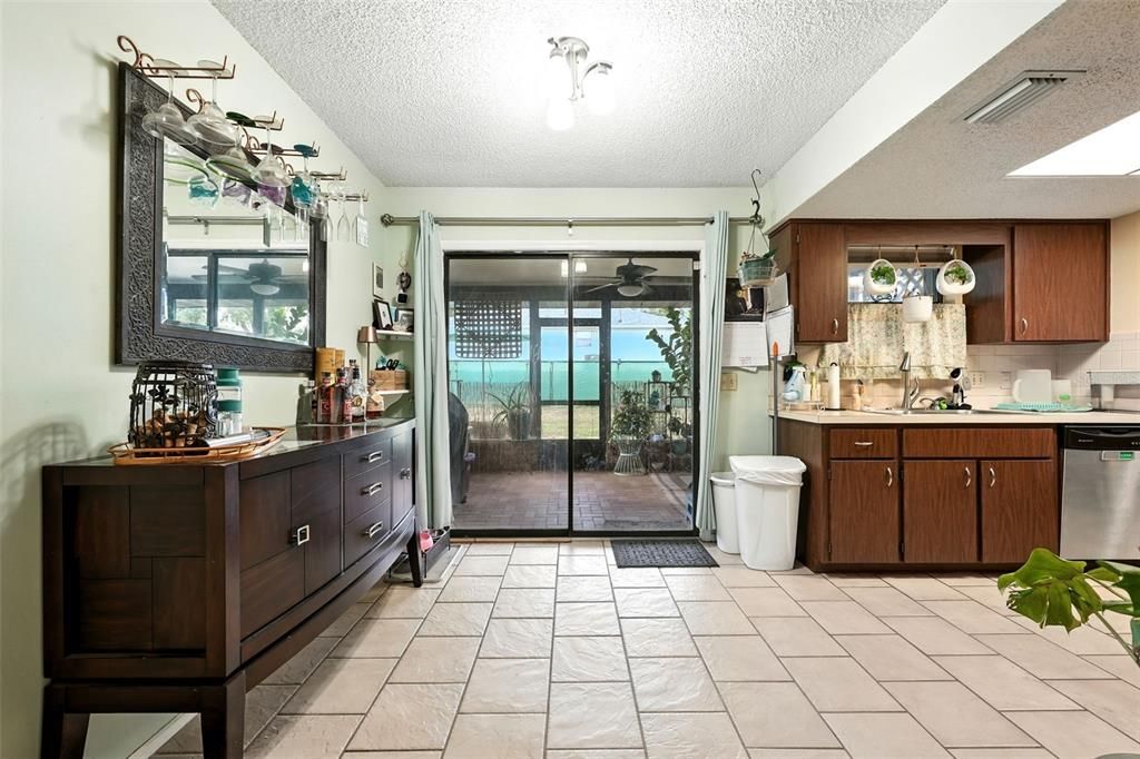 待售: $257,500 (2 贝兹, 2 浴室, 1222 平方英尺)