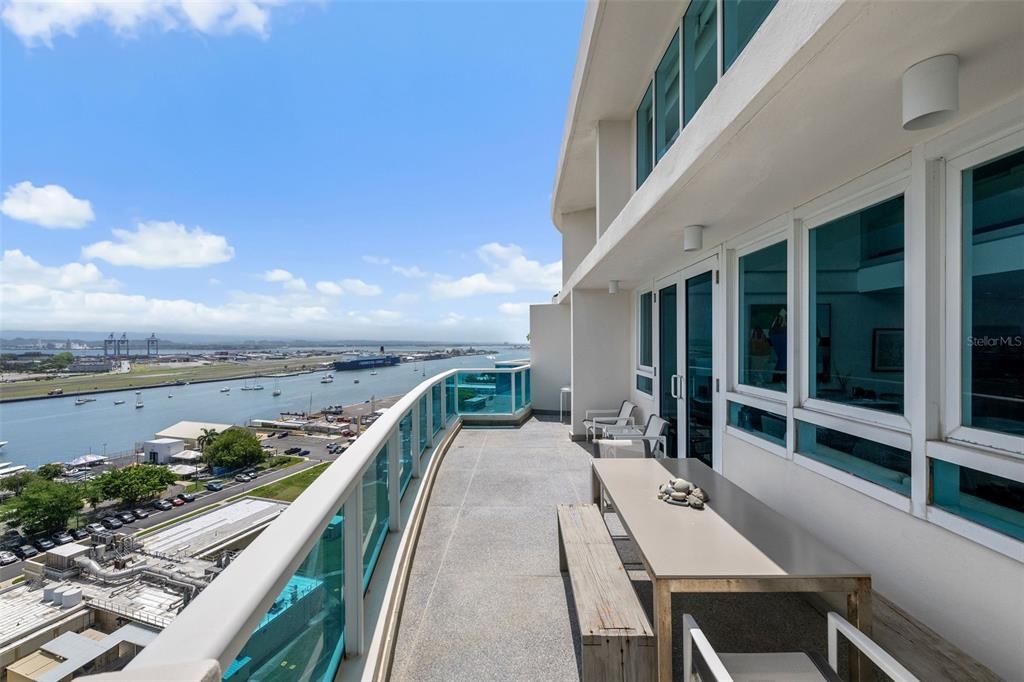 For Sale: $2,750,000 (2 beds, 3 baths, 3119 Square Feet)