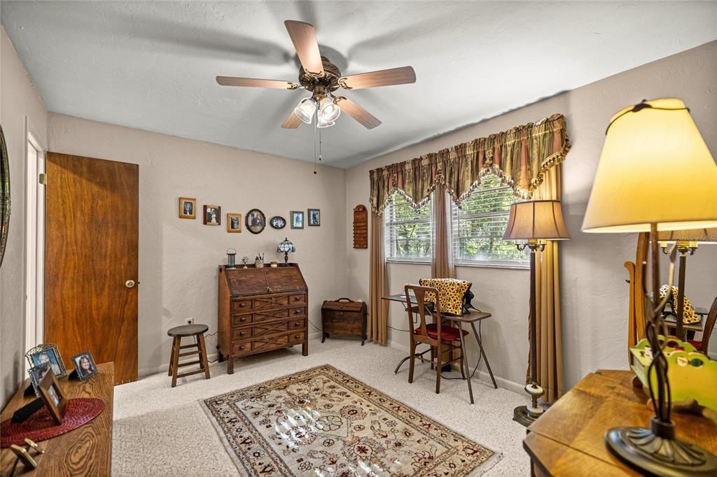 合同活跃: $360,000 (2 贝兹, 2 浴室, 1216 平方英尺)