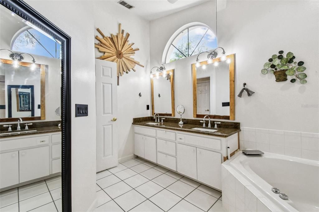 Active With Contract: $479,900 (4 beds, 3 baths, 2572 Square Feet)