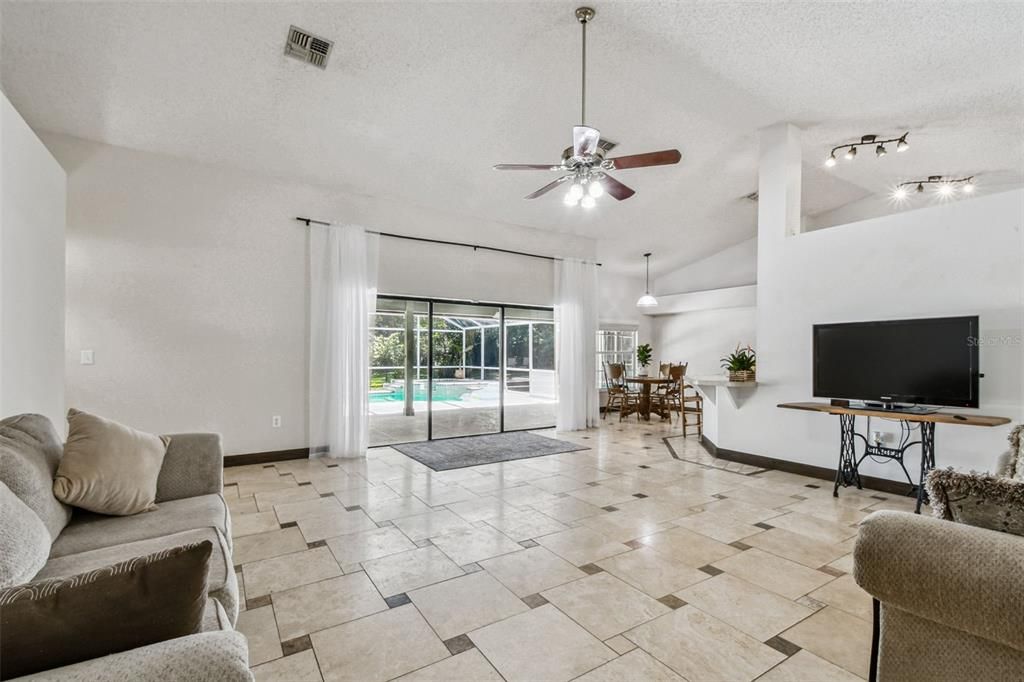 Active With Contract: $479,900 (4 beds, 3 baths, 2572 Square Feet)