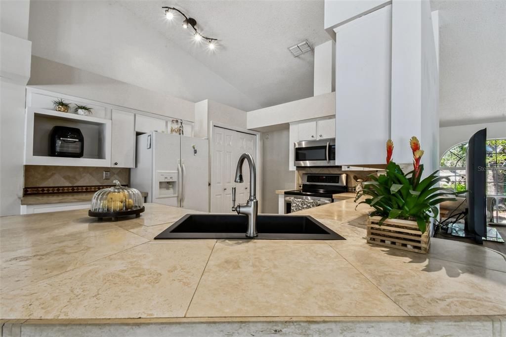 Active With Contract: $479,900 (4 beds, 3 baths, 2572 Square Feet)