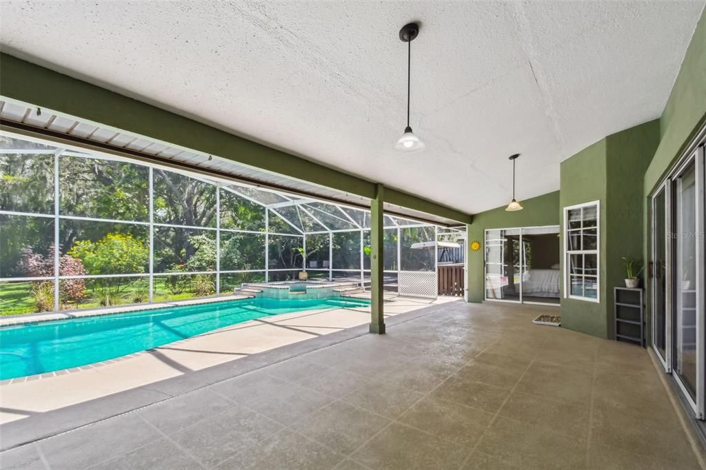 Active With Contract: $479,900 (4 beds, 3 baths, 2572 Square Feet)