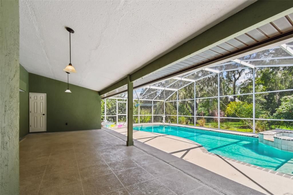 Active With Contract: $479,900 (4 beds, 3 baths, 2572 Square Feet)