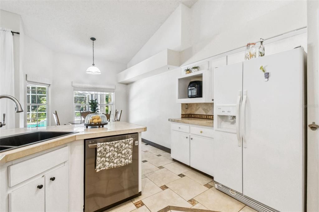 Active With Contract: $479,900 (4 beds, 3 baths, 2572 Square Feet)