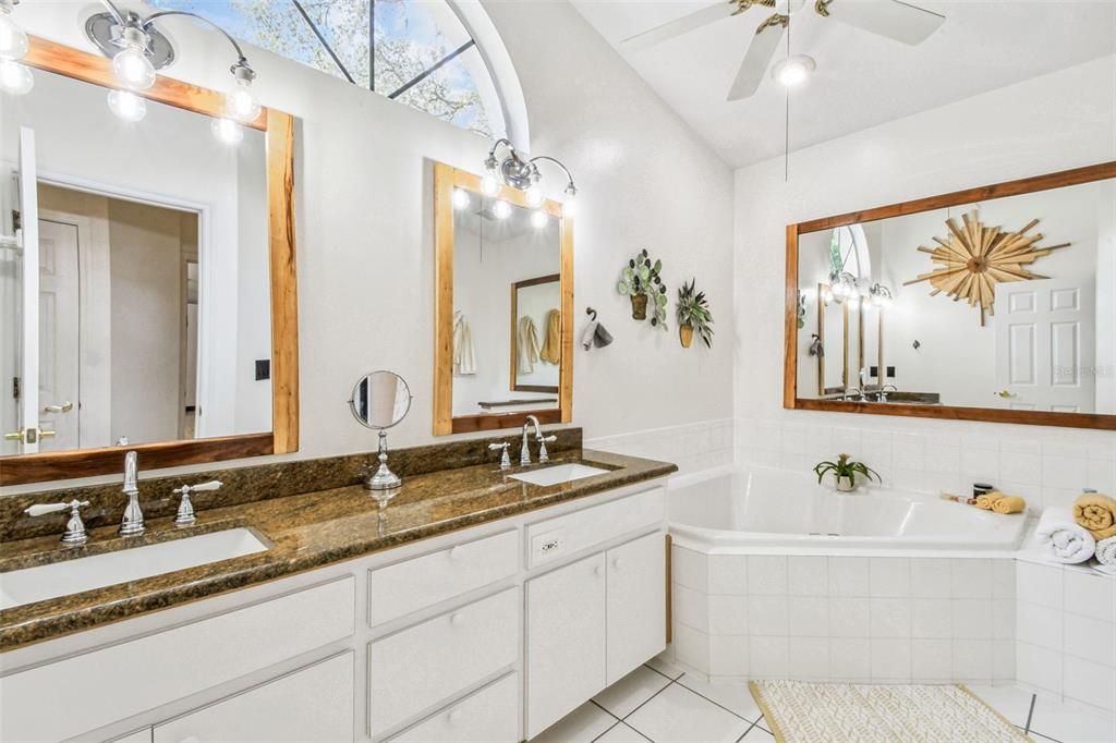 Active With Contract: $479,900 (4 beds, 3 baths, 2572 Square Feet)