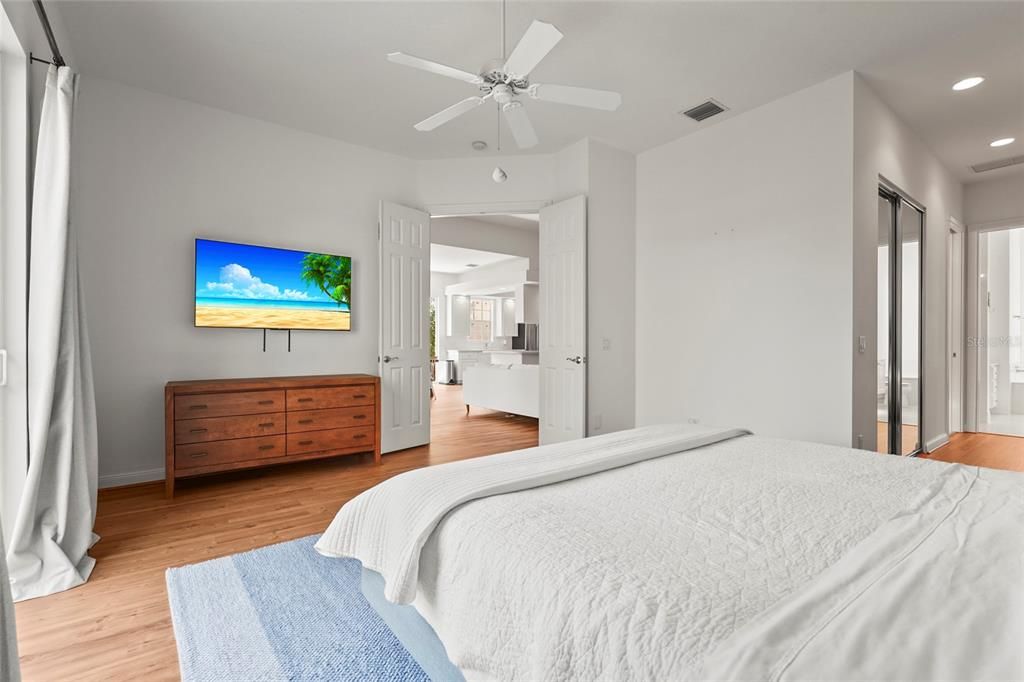 Active With Contract: $4,000 (3 beds, 2 baths, 2008 Square Feet)