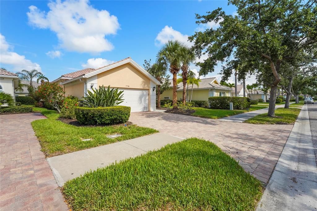 Active With Contract: $4,000 (3 beds, 2 baths, 2008 Square Feet)