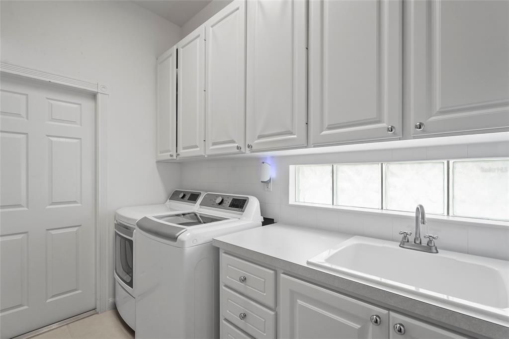 Active With Contract: $4,000 (3 beds, 2 baths, 2008 Square Feet)