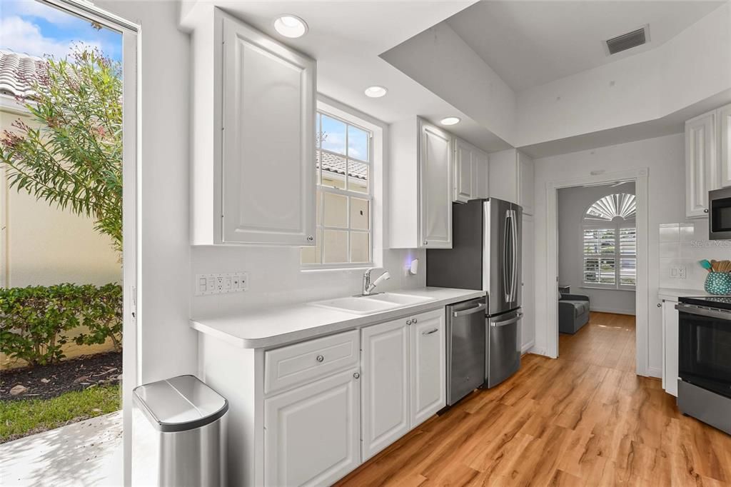 Active With Contract: $4,000 (3 beds, 2 baths, 2008 Square Feet)