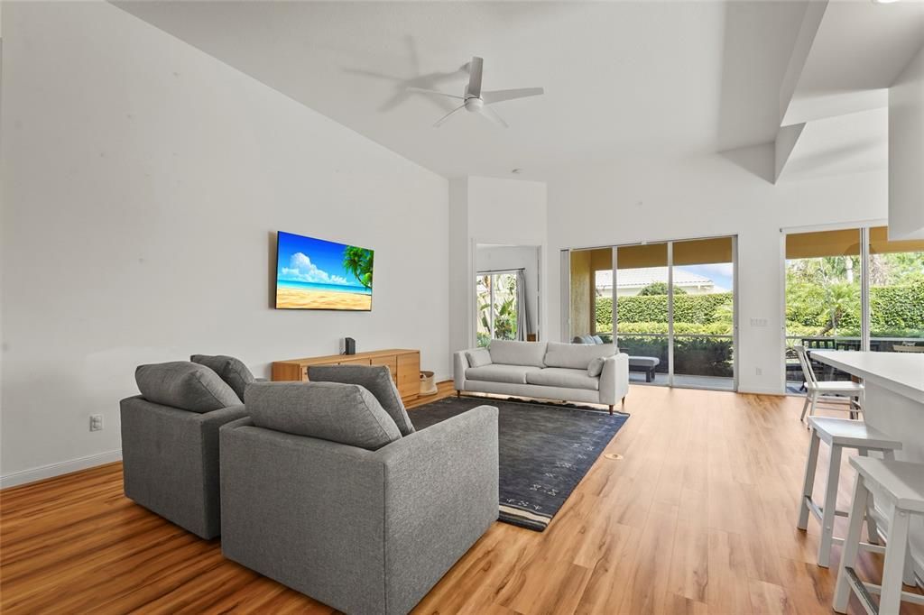 Active With Contract: $4,000 (3 beds, 2 baths, 2008 Square Feet)