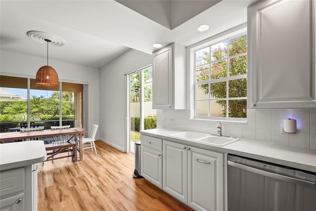 Active With Contract: $4,000 (3 beds, 2 baths, 2008 Square Feet)