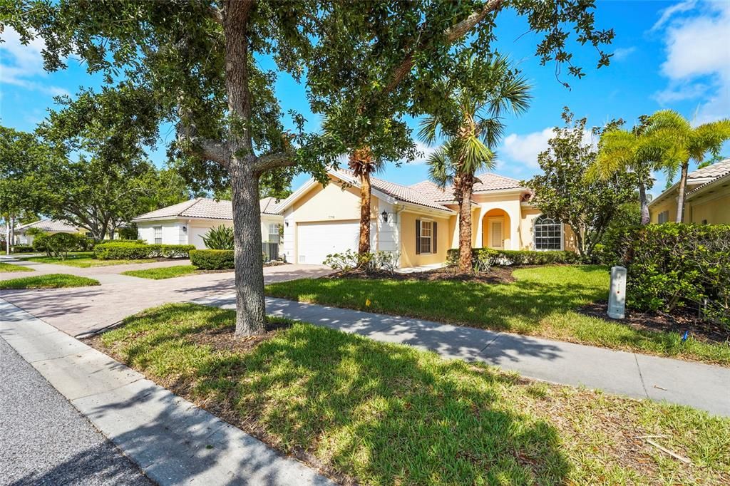 Active With Contract: $4,000 (3 beds, 2 baths, 2008 Square Feet)