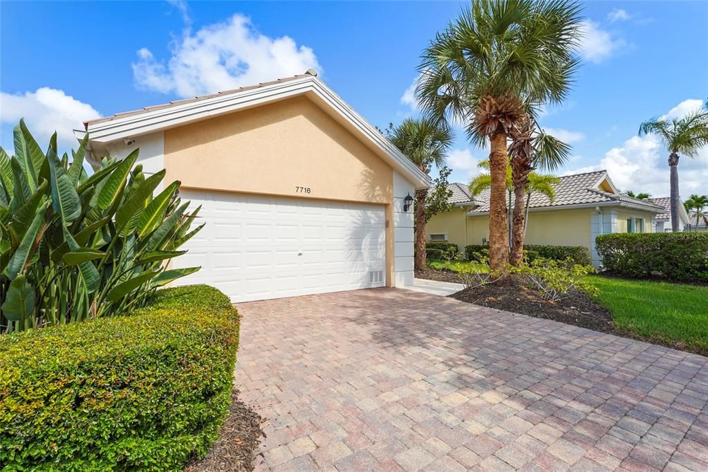 Active With Contract: $4,000 (3 beds, 2 baths, 2008 Square Feet)
