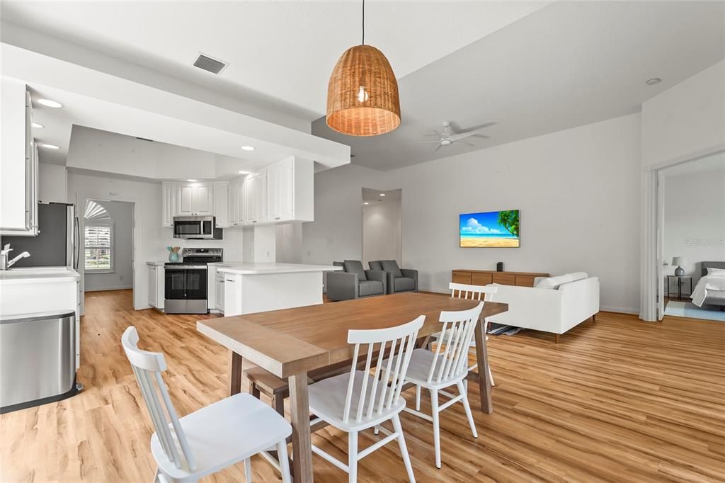 Active With Contract: $4,000 (3 beds, 2 baths, 2008 Square Feet)