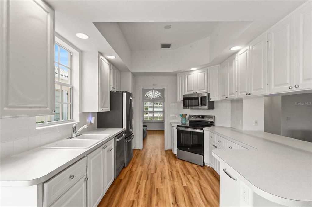 Active With Contract: $4,000 (3 beds, 2 baths, 2008 Square Feet)