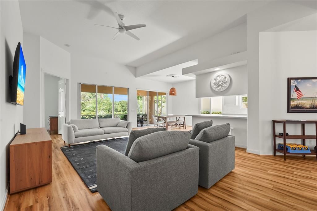 Active With Contract: $4,000 (3 beds, 2 baths, 2008 Square Feet)