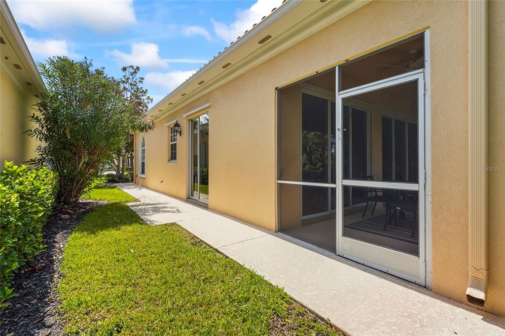 Active With Contract: $4,000 (3 beds, 2 baths, 2008 Square Feet)