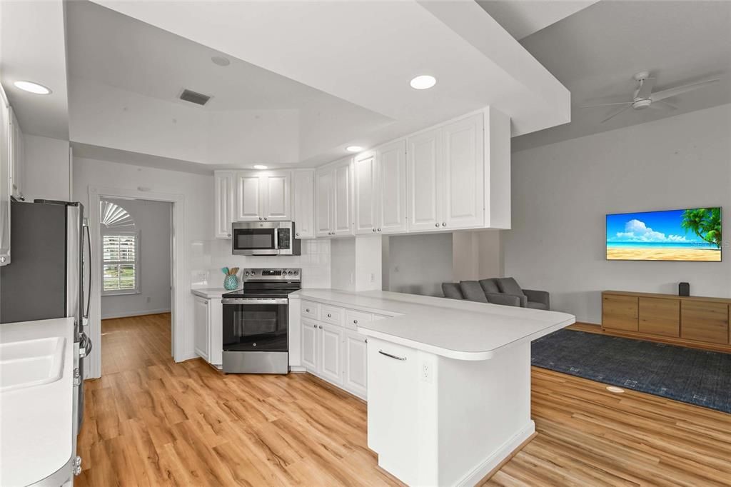 Active With Contract: $4,000 (3 beds, 2 baths, 2008 Square Feet)