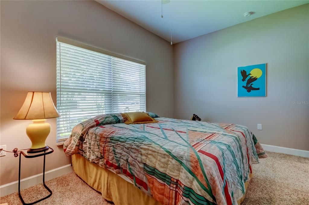 Под контрактом: $549,000 (3 спален, 2 ванн, 2065 Квадратных фут)