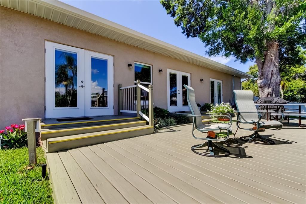 Под контрактом: $549,000 (3 спален, 2 ванн, 2065 Квадратных фут)